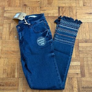 Blue Ankle Cropped Jeans with Embroidered Hem